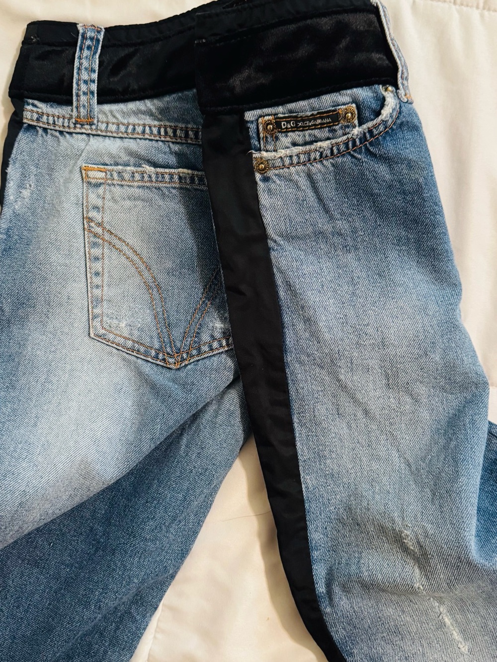 Women , light Blue Washed Denim , 3/4 Jeans.
